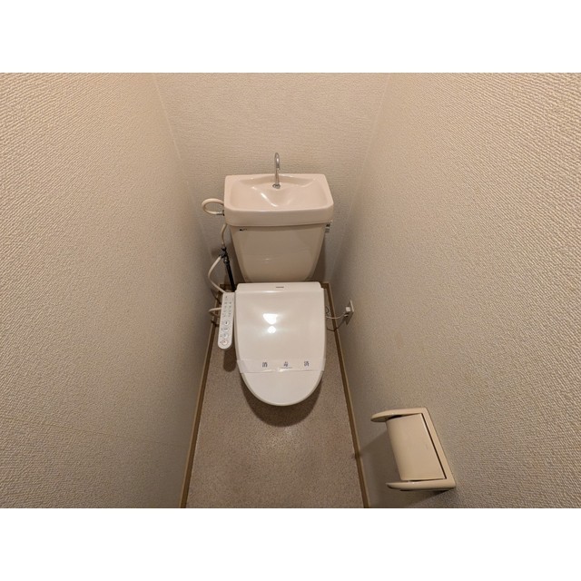 ＪＲ高崎線 倉賀野駅 徒歩19分 3階建 築31年のトイレ写真