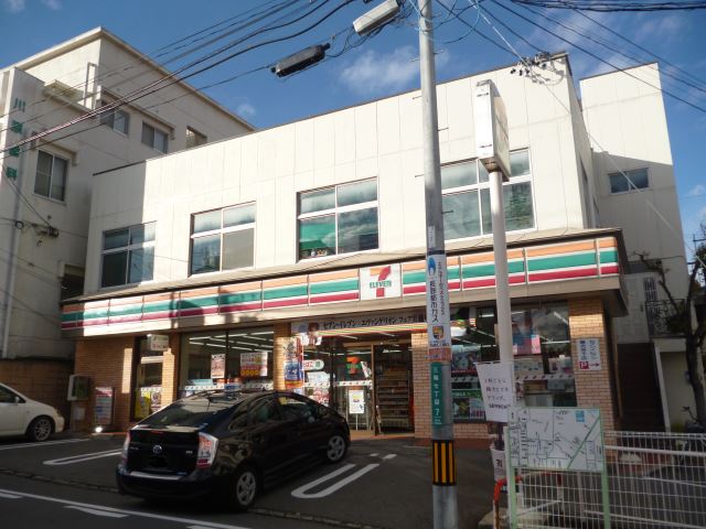 コンビニ　セブンイレブン（コンビニ）まで390m