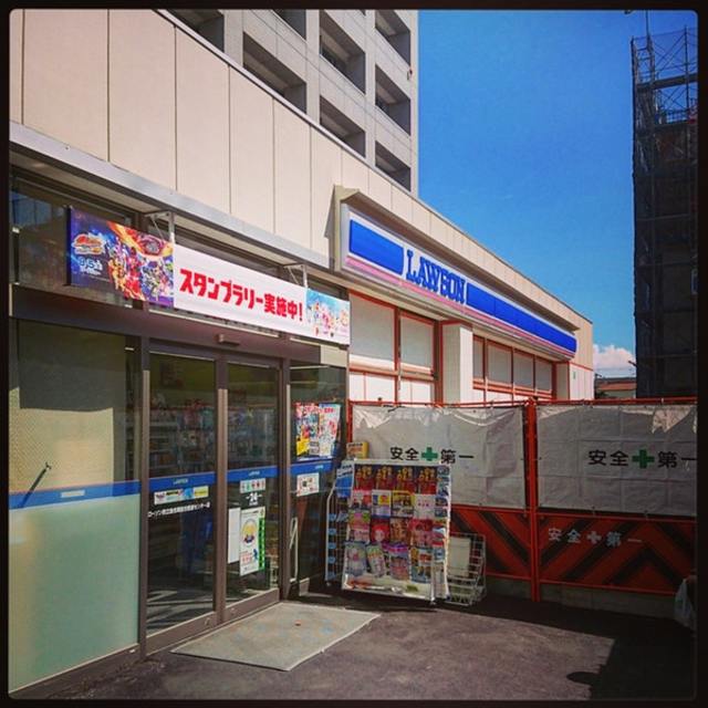 コンビニ　ローソン府立総合医療センター店（コンビニ）まで697m