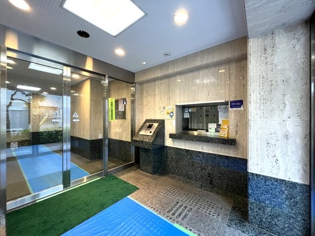 エントランス　建物の内部です