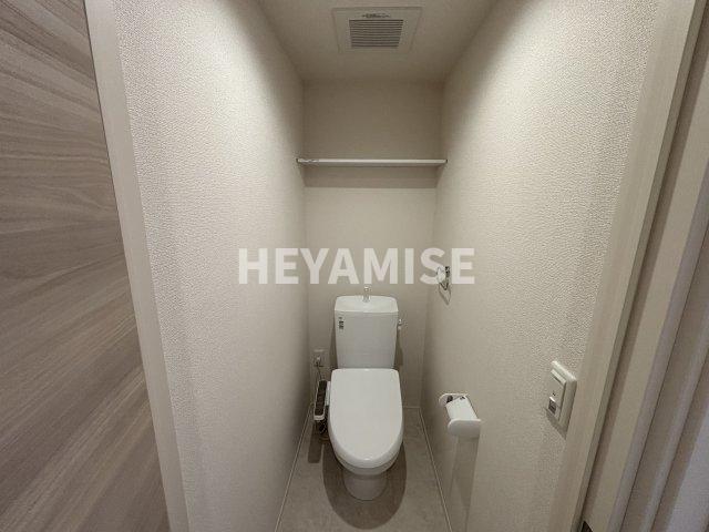 トイレ　※別のお部屋の写真で反転タイプです。