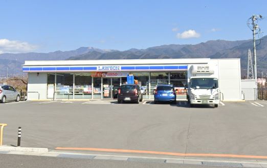 コンビニ　ローソン 山梨鴨居寺店（コンビニ）まで1032m