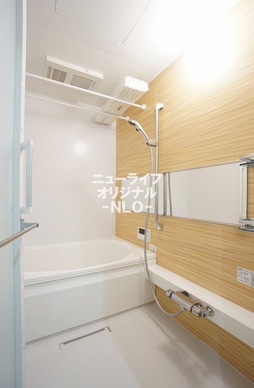 バス・シャワールーム　追焚、浴室乾燥機能が付いたデザイン性も高いバスルーム☆