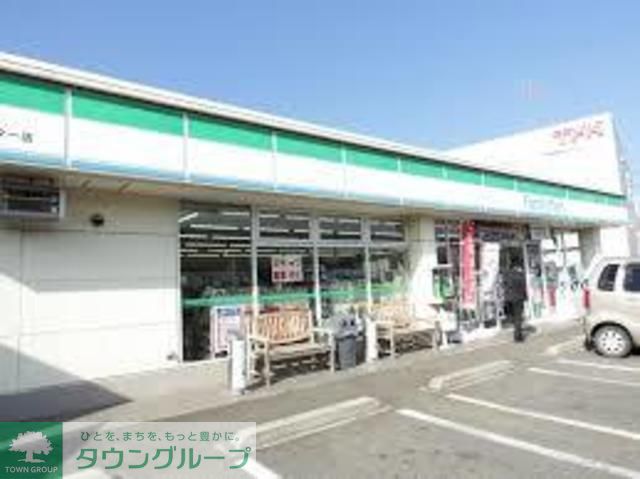 コンビニ　ファミリーマート 厚木中町三丁目店（コンビニ）まで120m