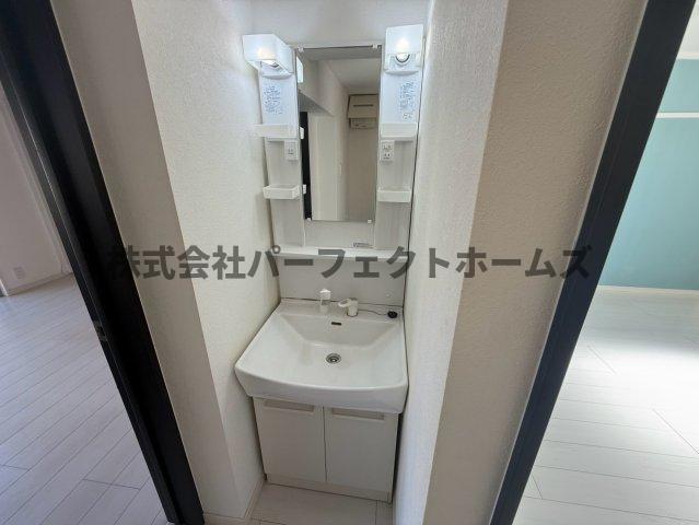 洗面設備　独立洗面台あり、毎朝おしゃれに忙しい女性の方におすすめです