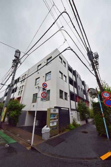 建物外観　★近くにはスーパーもあり便利ですよ★