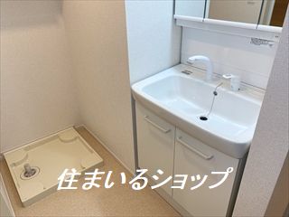 洗面設備　三面鏡付きシャンプードレッサー