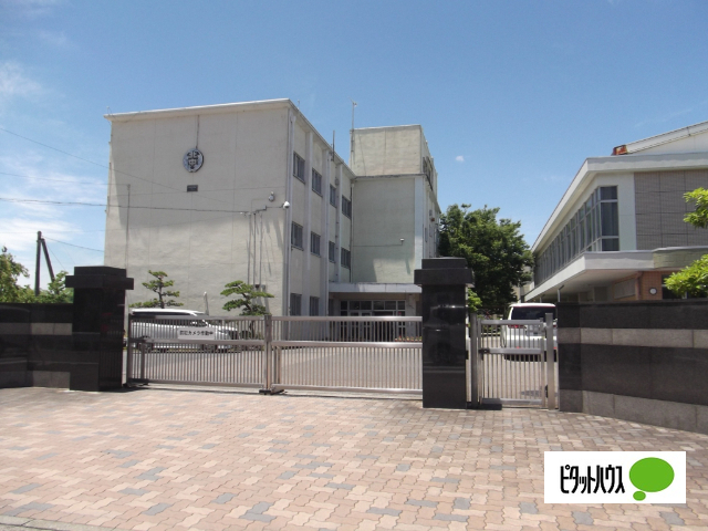 中学校　小牧市立北里中学校（中学校）まで2014m