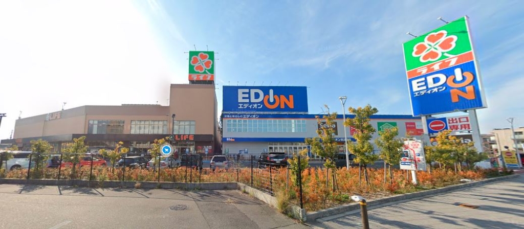 スーパー　ライフ 東淡路店（スーパー）まで317m