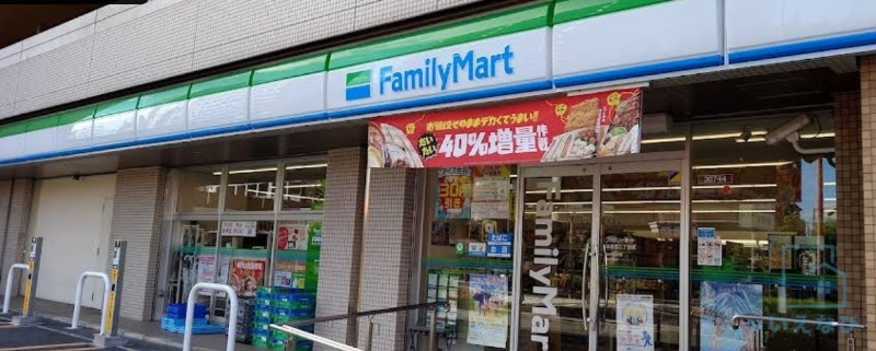 コンビニ　ファミリーマート近鉄瓢箪山駅改札外橋上店（コンビニ）まで558m