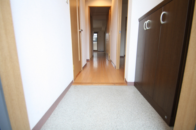 玄関　※他部屋の参考写真の為、現状優先です。