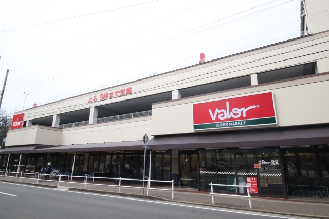 スーパー　バロー一社店（スーパー）まで300m