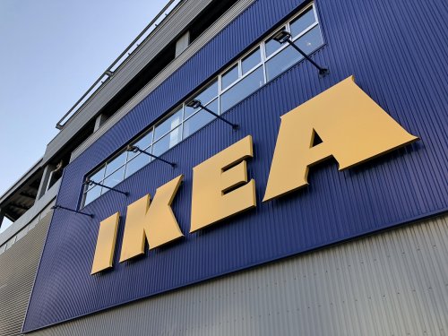 ショッピングセンター　IKEA（ショッピングセンター）まで1023m