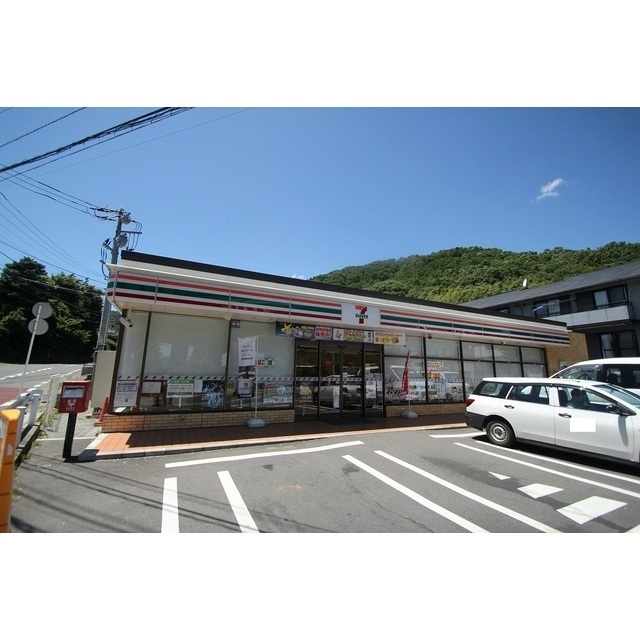 コンビニ　セブンイレブン秦野鶴巻店（コンビニ）まで290m