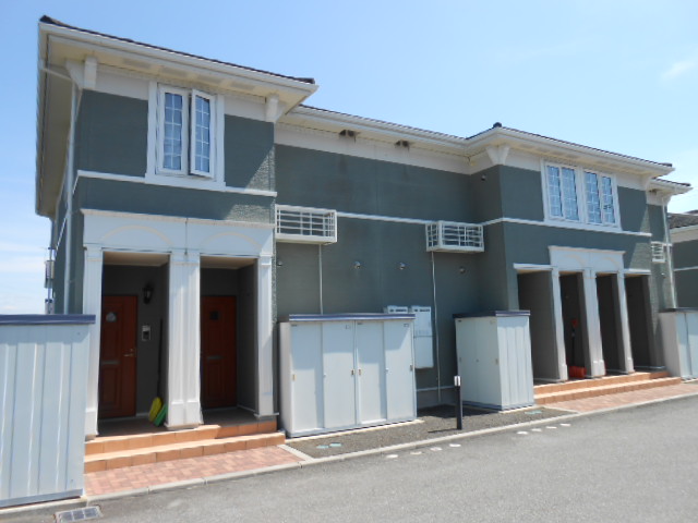建物外観　建物玄関側（北面）を北北東方向より撮影
