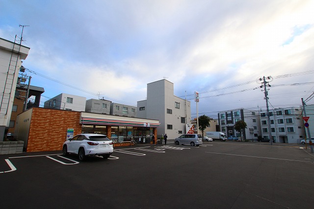 コンビニ　セブンイレブン札幌澄川5条店（コンビニ）まで255m