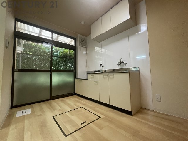 居室・リビング　床色が明るくて綺麗です♪
