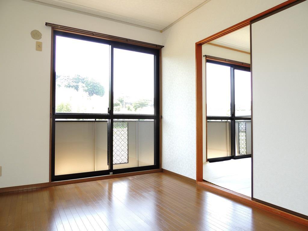 居室・リビング　日当りの良いお部屋です。