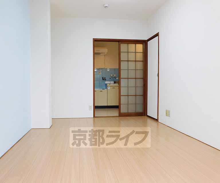 居室・リビング　きれいなフローリングです