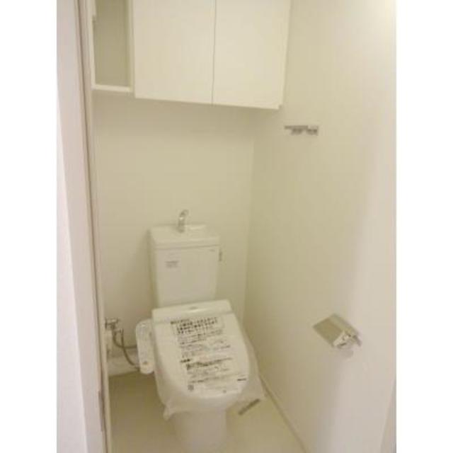 トイレ　※写真は同タイプ住戸です。