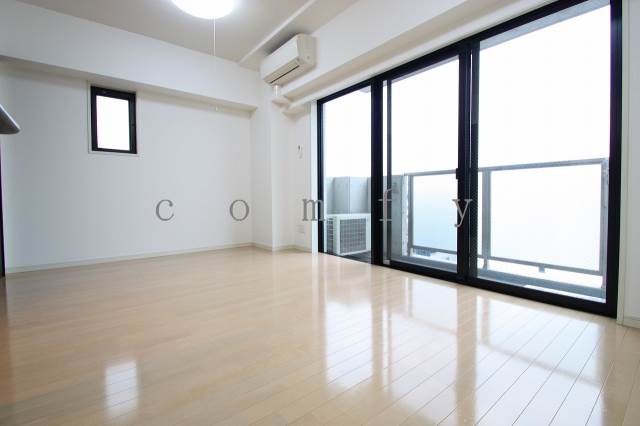 居室・リビング　２面採光角部屋です