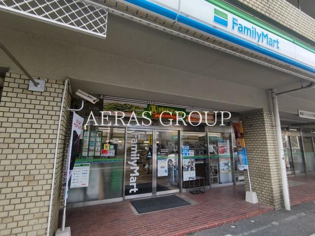 コンビニ　ファミリーマート横浜東本郷店（コンビニ）まで621m