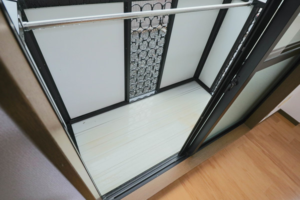 バルコニー　同じ建物の別のお部屋