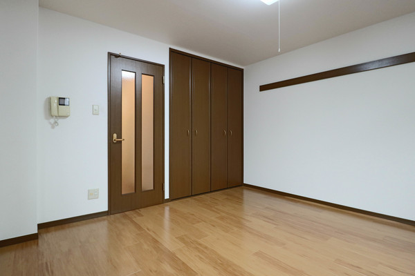 居室・リビング　同じ建物の別のお部屋