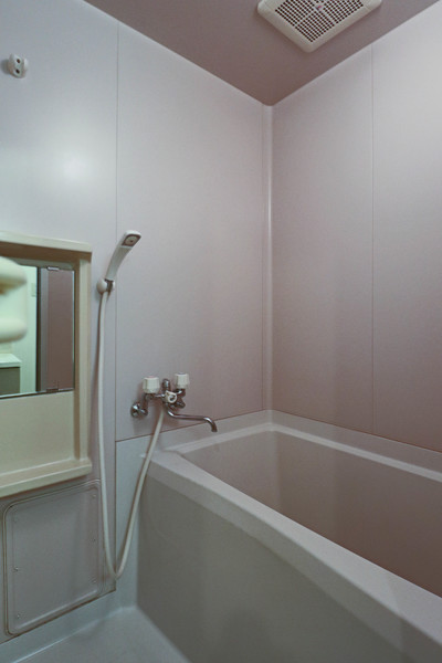 バス・シャワールーム　同じ建物の別のお部屋