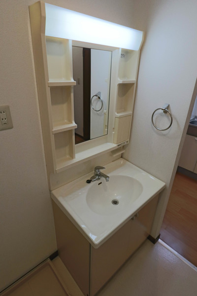 洗面設備　同じ建物の別のお部屋