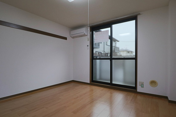 居室・リビング　同じ建物の別のお部屋