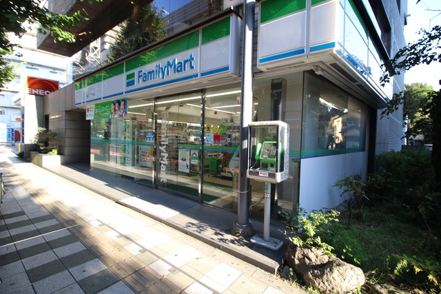 コンビニ　ファミリーマート駒沢一丁目店（コンビニ）まで146m