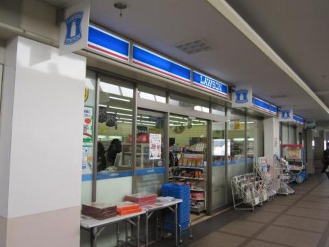 コンビニ　ローソン下高井戸駅前店（コンビニ）まで495m