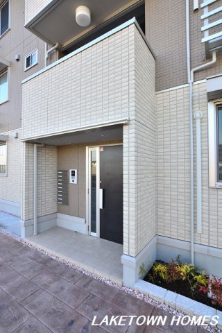 エントランス　オートロック付のエントランスです。