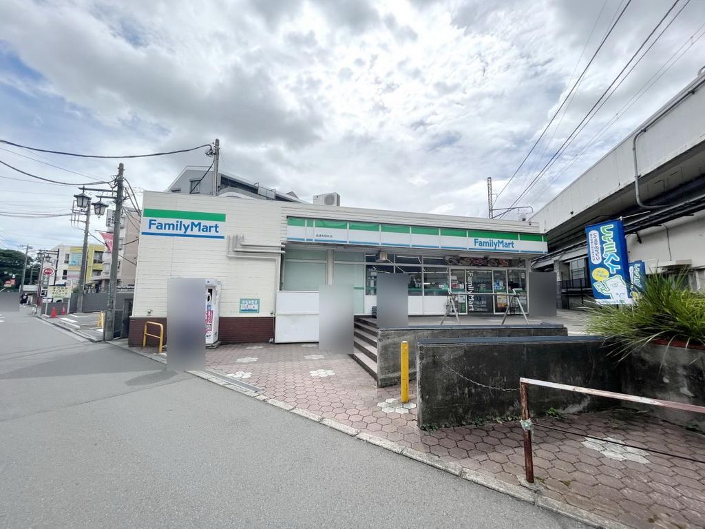コンビニ　ファミリーマート西浦和駅前店（コンビニ）まで510m
