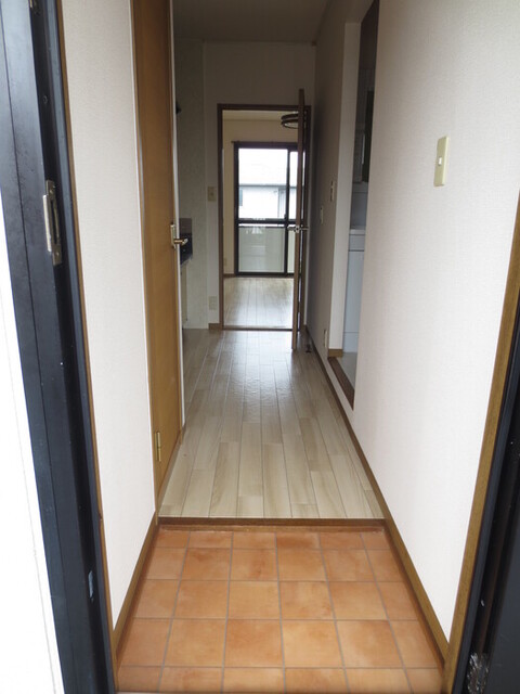 玄関　Ａ２０３　玄関内側
