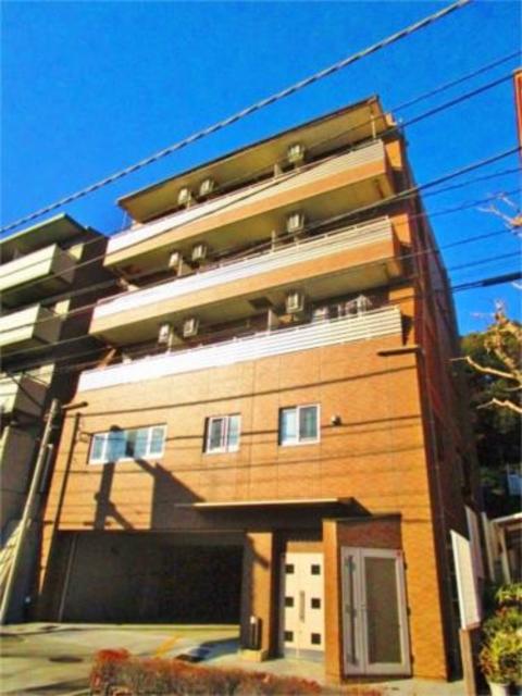 建物外観　大通り沿いなので夜道も安心