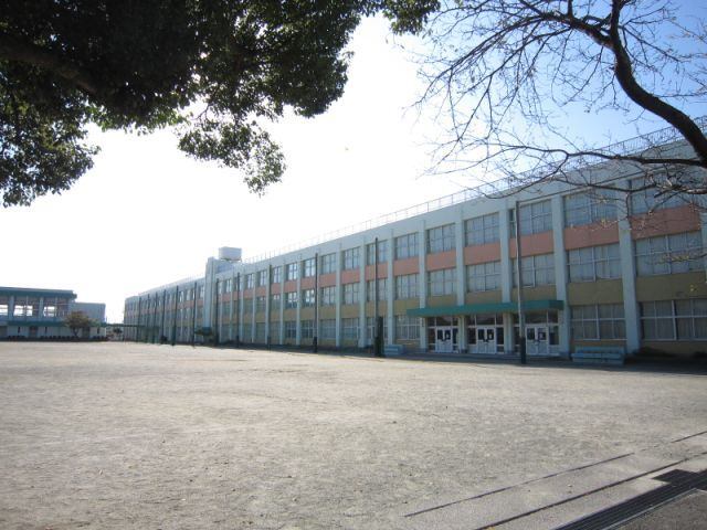 小学校　伊勢市立小俣小学校（小学校）まで673m