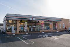 コンビニ　セブンイレブン（コンビニ）まで341m