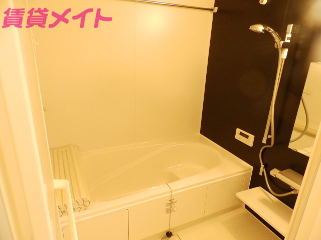 バス・シャワールーム　別部屋写真です