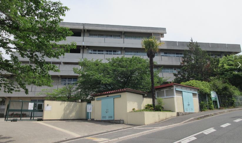 中学校　吹田市立山田東中学校（中学校）まで424m