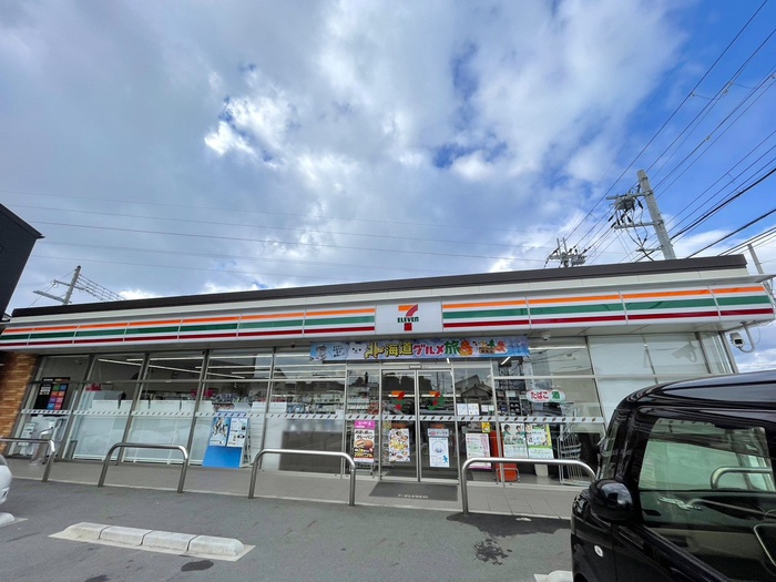 コンビニ　セブンイレブン鷹飼町店（コンビニ）まで2200m