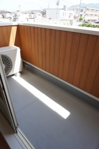 バルコニー　外からの目が気にならないバルコニーで洗濯物が干せます