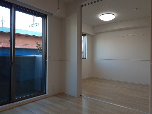 居室・リビング　こちらの居間で趣味の時間をお楽しみください