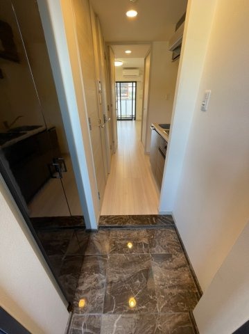 玄関　※同仕様別部屋の写真です