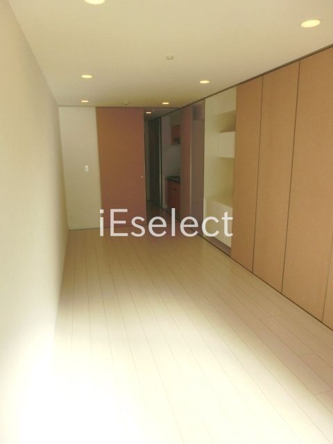 その他部屋・スペース　フローリング張りで広々１０．８帖の洋室です。