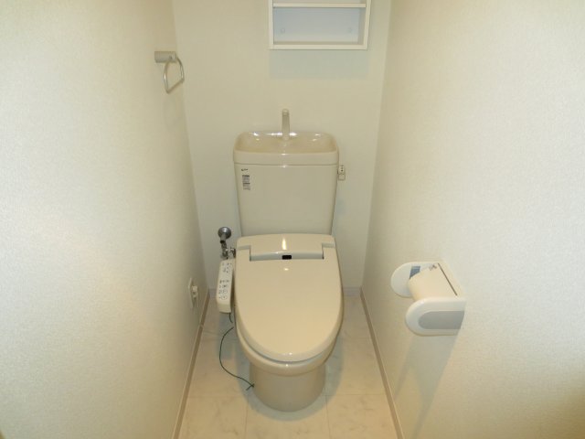 トイレ　別号室の参考写真です。