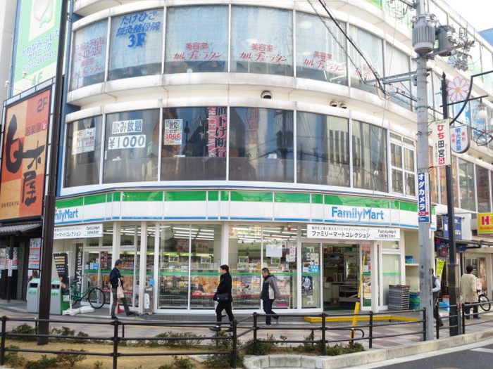 コンビニ　ファミリーマート（コンビニ）まで100m
