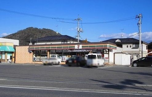 コンビニ　セブンイレブン（コンビニ）まで650m