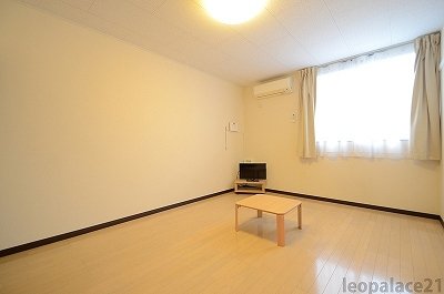 居室・リビング　ト備品や設備仕様は号室等により異なります現地をご確認下さい。